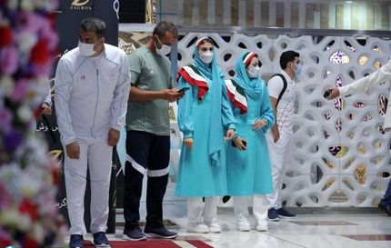 کاروان المپیک ایران بدون لباس رسمی و با ست ورزشی رژه می‌روند