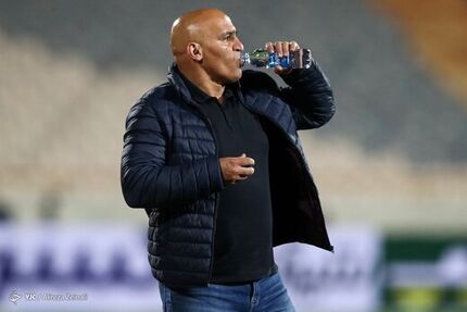 هواداران فولاد، منصوریان را هو کردند