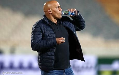 هواداران فولاد، منصوریان را هو کردند