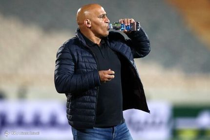 هواداران فولاد، منصوریان را هو کردند
