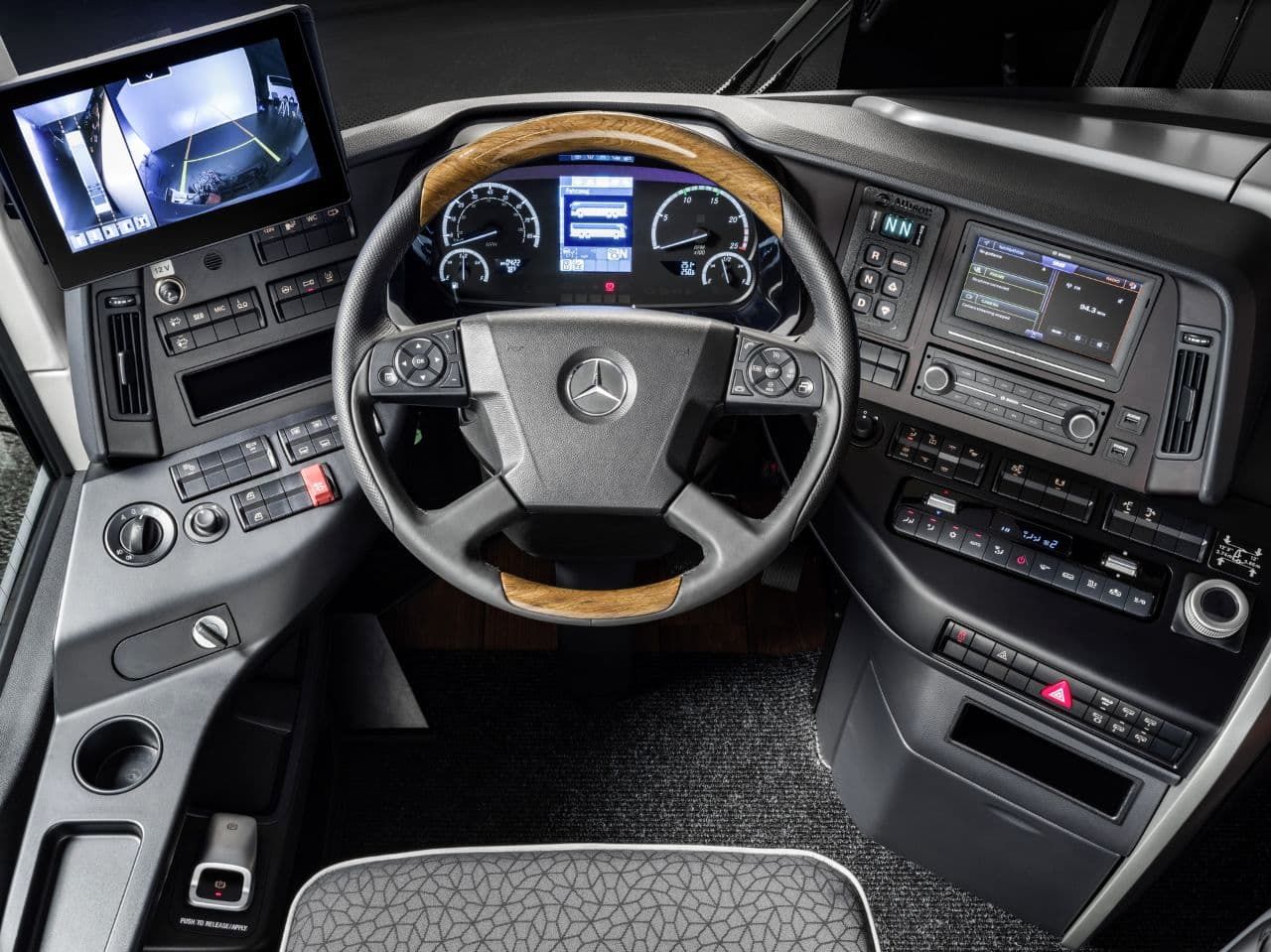 جدیدترین اتوبوس لوکس مرسدس بنز