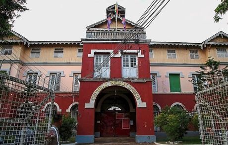 ۲۱ کشته و زخمی در انفجار زندانی در میانمار