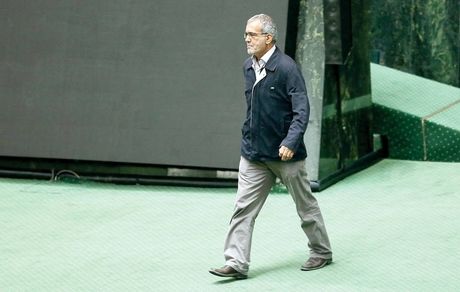 رئیس جمهور برای ارائه لیست وزرای پیشنهادی به مجلس می‌رود