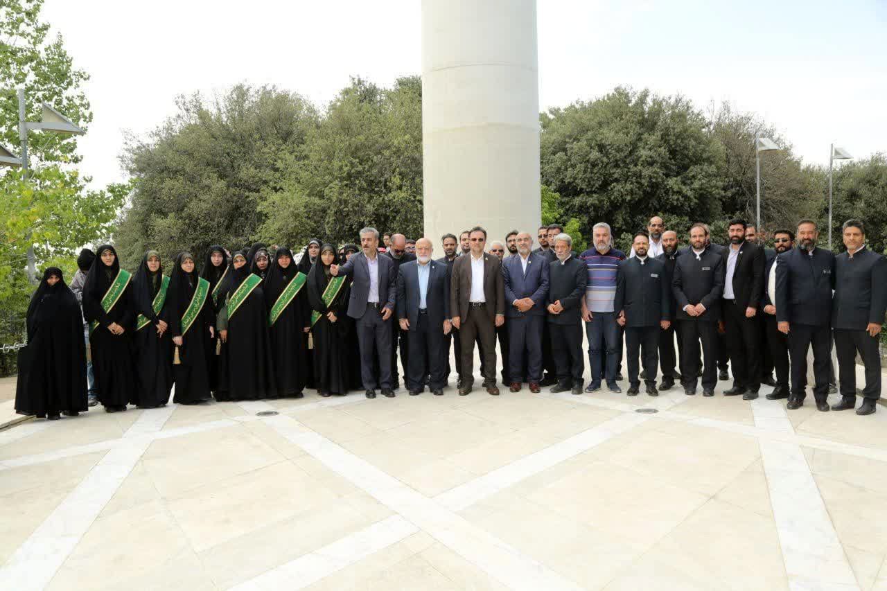 آیین “ اهتزاز بزرگ‌ترین پرچم رضوی کشور " در منطقه فرهنگی و گردشگری عباس آباد
