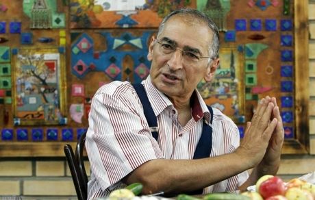 زیباکلام: هم شاه‌پرست‌ها، هم حزب‌اللهی‌ها می‌خواهند سر به تن من نباشد