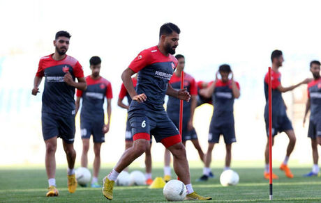 بی‌خبری بازیکنان پرسپولیس از تعطیلی تمرین
