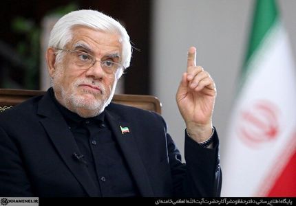عارف: حضور مقام معظم رهبری در شب عاشورا واقعا استثنایی بود / واژه‌ «تسلیم» در فرهنگ سیاسی و دفاعی کشور ما هیچ جایگاهی ندارد