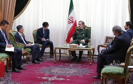 محسن رضایی: آمریکا باید رفتارش را تغییر دهد وگرنه ایران، تنگه هرمز را باز نخواهدکرد