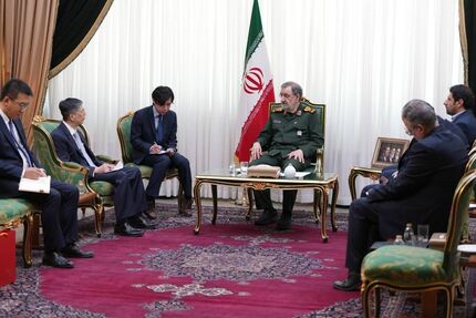 محسن رضایی: آمریکا باید رفتارش را تغییر دهد وگرنه ایران، تنگه هرمز را باز نخواهدکرد