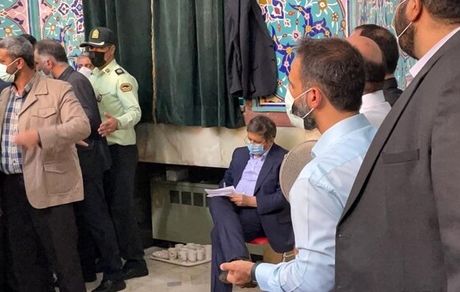 همتی رای خود را به صندوق انداخت