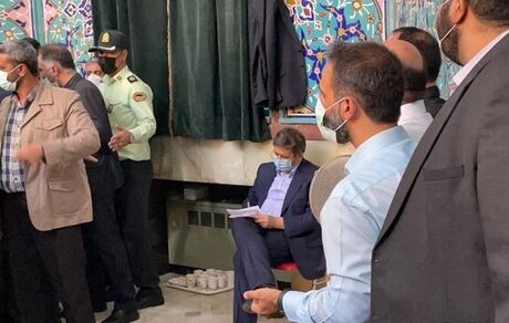 همتی رای خود را به صندوق انداخت