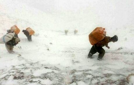 کولبر مفقودی در برف و بوران هنوز پیدا نشده است