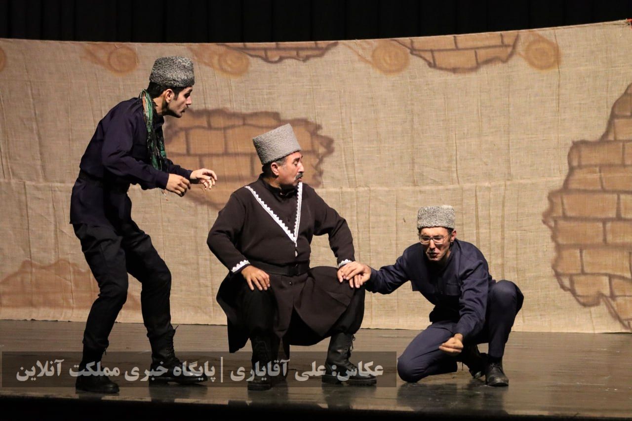 نمایش طنز ترکی «قره پاپاق لوطوسو»