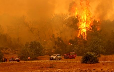 ادامه تلاش‌ها برای خاموش کردن آتش جنگل‌های ترکیه / جمهوری آذربایجان هم کمک فرستاد