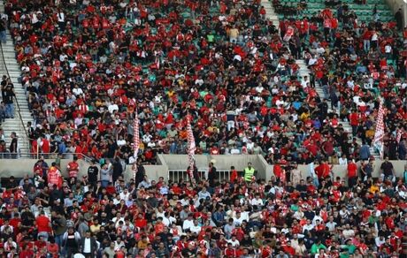 شعار هواداران پرسپولیس علیه مدیرعامل تیم