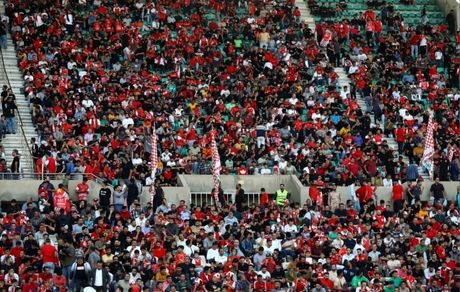 شعار هواداران پرسپولیس علیه مدیرعامل تیم