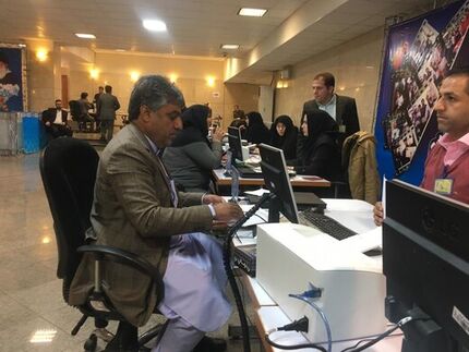 دو نماینده ادوار حامی احمدی‌نژاد کاندیدا شدند/ آقای مجری هم آمد/ حواشی روز دوم ثبت نام کاندیداهای مجلس