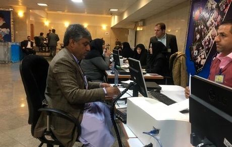 دو نماینده ادوار حامی احمدی‌نژاد کاندیدا شدند/ آقای مجری هم آمد/ حواشی روز دوم ثبت نام کاندیداهای مجلس