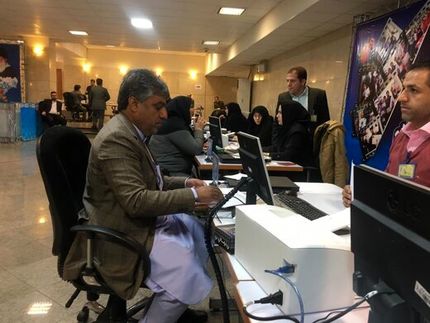 دو نماینده ادوار حامی احمدی‌نژاد کاندیدا شدند/ آقای مجری هم آمد/ حواشی روز دوم ثبت نام کاندیداهای مجلس