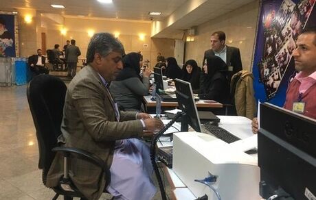 دو نماینده ادوار حامی احمدی‌نژاد کاندیدا شدند/ آقای مجری هم آمد/ حواشی روز دوم ثبت نام کاندیداهای مجلس