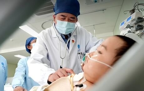 کوچک‌ترین قلب مصنوعی جهان در بدن پسربچه ۷ ساله قرار گرفت