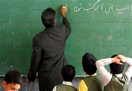 وزیر آموزش‌و‌پرورش خواستار پس گرفتن شکایت از معلم محکوم به شلاق شد