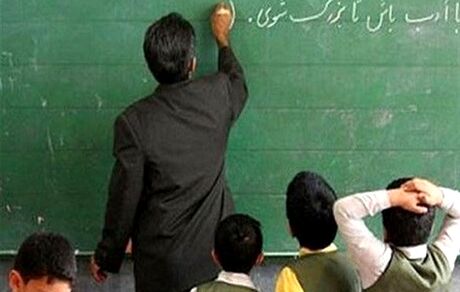 وزیر آموزش‌و‌پرورش خواستار پس گرفتن شکایت از معلم محکوم به شلاق شد