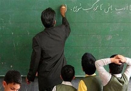 وزیر آموزش‌و‌پرورش خواستار پس گرفتن شکایت از معلم محکوم به شلاق شد