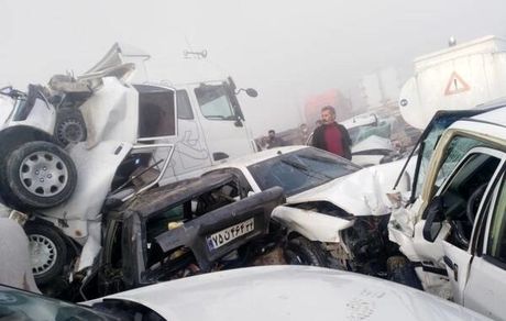 تصادفات زنجیره‌ای پیاپی در همدان / دلیل: برف