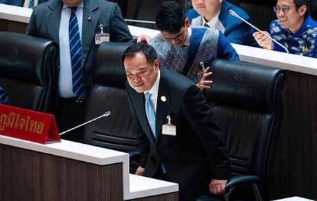 پارلمان تایلند برای برگزاری انتخابات زودهنگام منحل شد