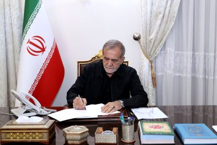 رئیس جمهور: وقتی پای ایران عزیز در میان باشد، ما یک ملت، یک مشت گره‌کرده و یک قلب تپنده‌ایم