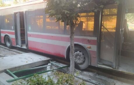 جزئیات حادثه مصدومیت ۶ نفر در خیابان ولیعصر بدلیل برخورد اتوبوس با وسایل نقلیه