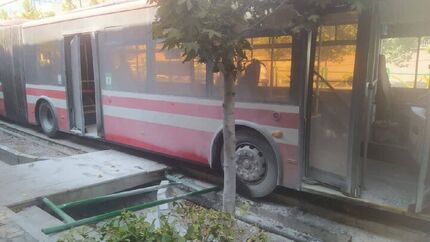 جزئیات حادثه مصدومیت ۶ نفر در خیابان ولیعصر بدلیل برخورد اتوبوس با وسایل نقلیه