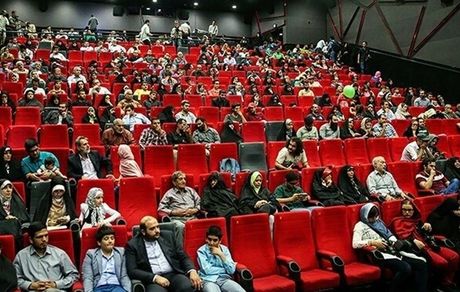 فروش ۵۸ میلیارد تومانی سینماهای کشور در تعطیلات نوروزی / فسیل صدرنشین فیلم‌ها