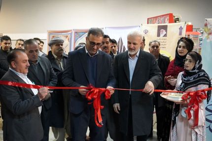 آغاز نمایشگاه لباس کُردی و صنایع دستی دانشجویان در مهاباد