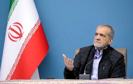 رئیس جمهور: باید کاری کنیم مردم از ما راضی باشند / با مردم زمین نمی‌خوریم
