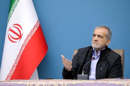 رئیس جمهور: باید کاری کنیم مردم از ما راضی باشند / با مردم زمین نمی‌خوریم