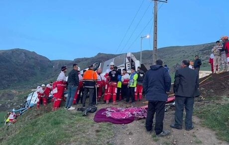 آمار حادثه‌دیدگان واژگونی اتوبوس در گردنه حیران به ۵ فوتی رسید