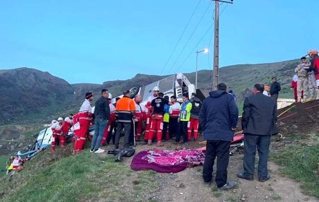 آمار حادثه‌دیدگان واژگونی اتوبوس در گردنه حیران به ۵ فوتی رسید