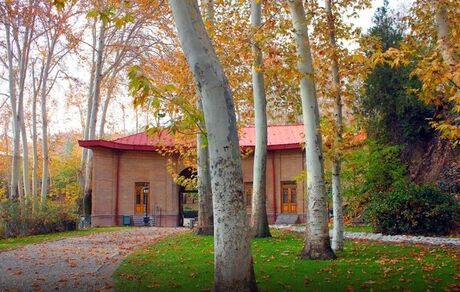 فردا، کاخ سعدآباد تعطیل است
