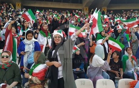 حضور بانوان در ورزشگاه‌ها برای تماشای لیگ برتر ؟ / سازمان لیگ: شرط دارد