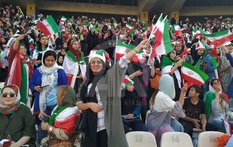 حضور بانوان در ورزشگاه‌ها برای تماشای لیگ برتر ؟ / سازمان لیگ: شرط دارد