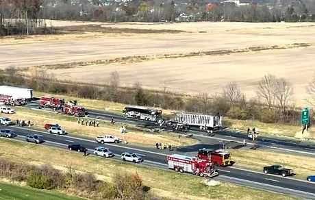 ۱۸ کشته و زخمی در تصادف تریلی با اتوبوس دانش‌آموزان در آمریکا