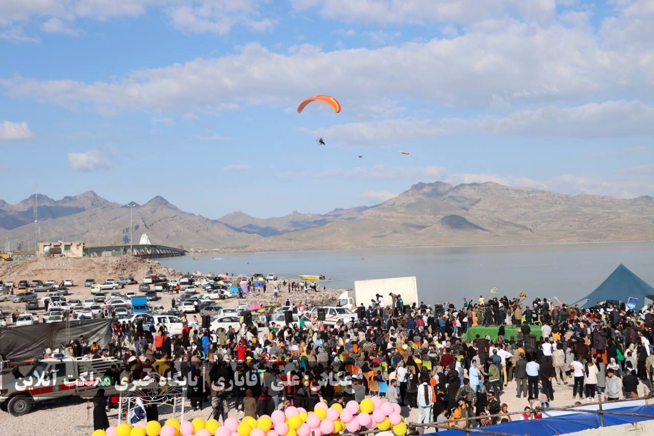  جشنواره فرهنگی، ورزشی و تفریحی دریاچه ارومیه با استقبال ۱۵ کیلومتری برگزار شد 