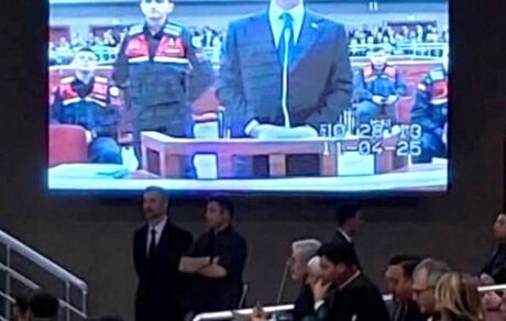 اولین جلسه دادگاه شهردار سابق و بازداشتی استانبول ترکیه برگزار شد