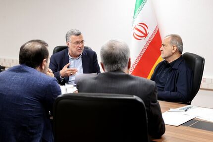 تاکید رئیس جمهور بر حفظ و تقویت روند تأمین مستمر دارو و تجهیزات پزشکی