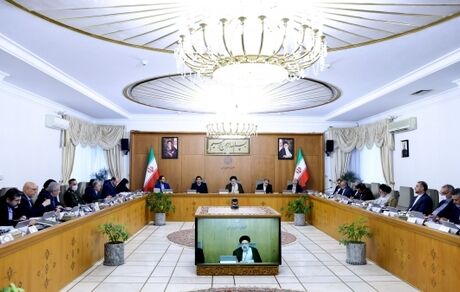 هیچگونه تصمیمی که به افزایش غیرمنطقی قیمت کالا و خدمات و بالا رفتن تورم منجر شود، پذیرفته نیست