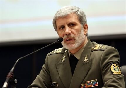 وزیر دفاع: در پیشبرد اهداف اقتصادی، با تغییر نگاه می‌توان وابستگی را قطع کرد