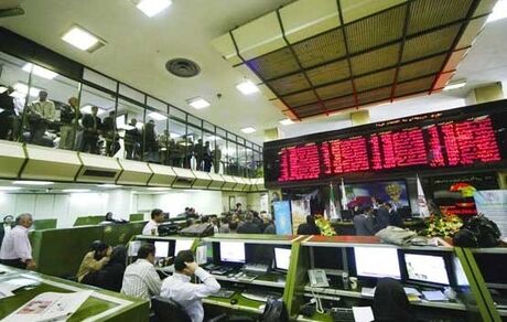 
یک کارشناس اقتصادی: تزریق نقدینگی به تولید با فروش اموال مازاد بانکها در بورس کالا

