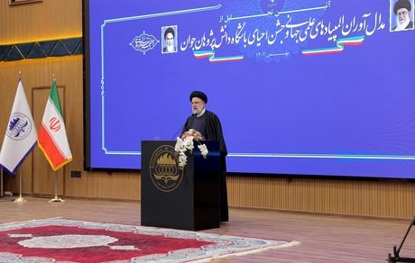 نخبگان باید با شناسایی و تلاش برای حل مسائل کشور، نقشی موثر در رشد و پیشرفت کشور ایفا کنند